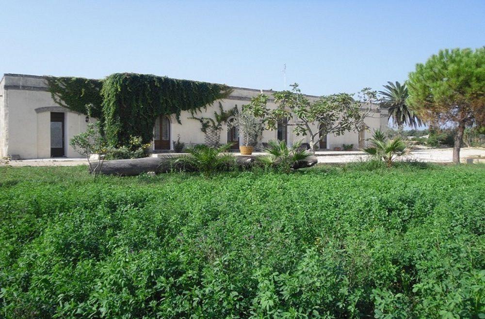Bio-Agriturismo Masseria La Palombara 살베 외부 사진